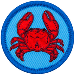 A crab is viewed from the top down on this circular crest.