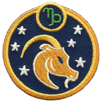 This circular crest has the side profile of a goat surrounded by stars. The sign of Capricorn sits above his head.
