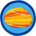 A fire opal is in the centre of a circular blue badge.