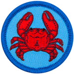 A crab is viewed from the top down on this circular crest.