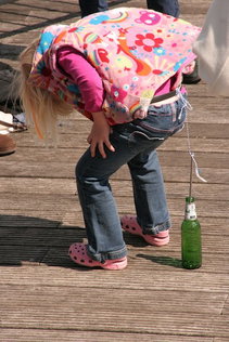 A demonstration of spijkerpoep.